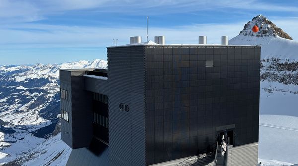 Installation panneau photovoltaique : projet d'installation de panneaux solaires intégrée - Solstis SA, Suisse Romande - Glacier3000 (panneau solaire) 